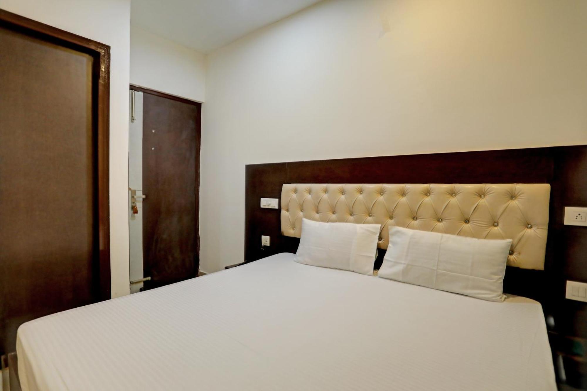 Oyo Hotel The Red Hut Chandīgarh Εξωτερικό φωτογραφία