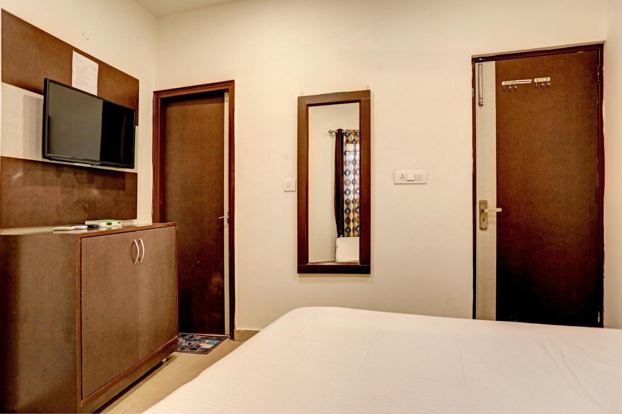 Oyo Hotel The Red Hut Chandīgarh Εξωτερικό φωτογραφία